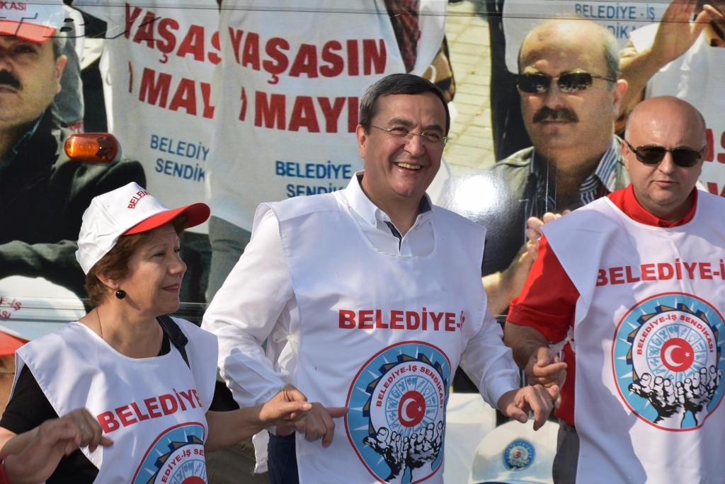 İzmir'in ilçelerinde 1 Mayıs coşkusu