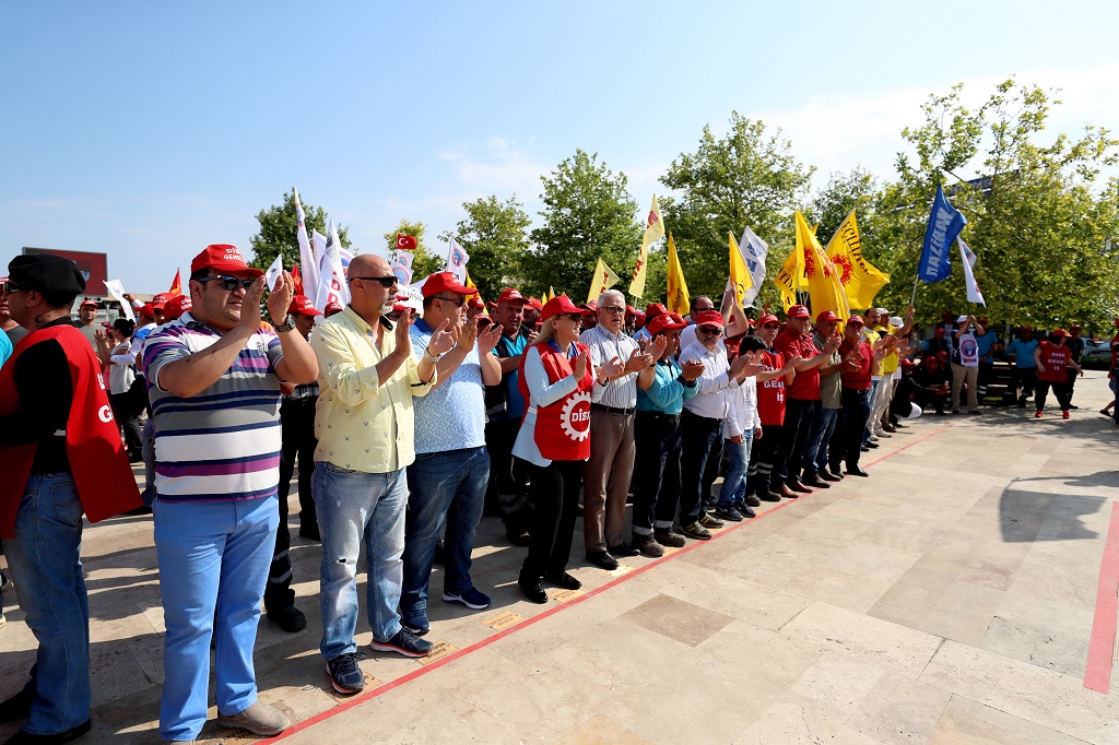 İzmir'in ilçelerinde 1 Mayıs coşkusu