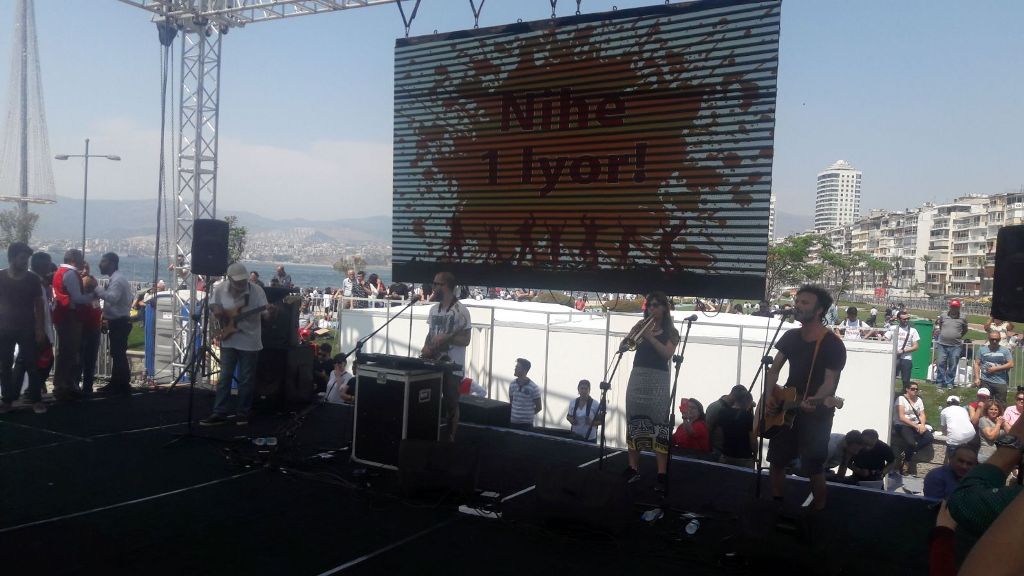 İzmir'de 1 Mayıs coşkusu