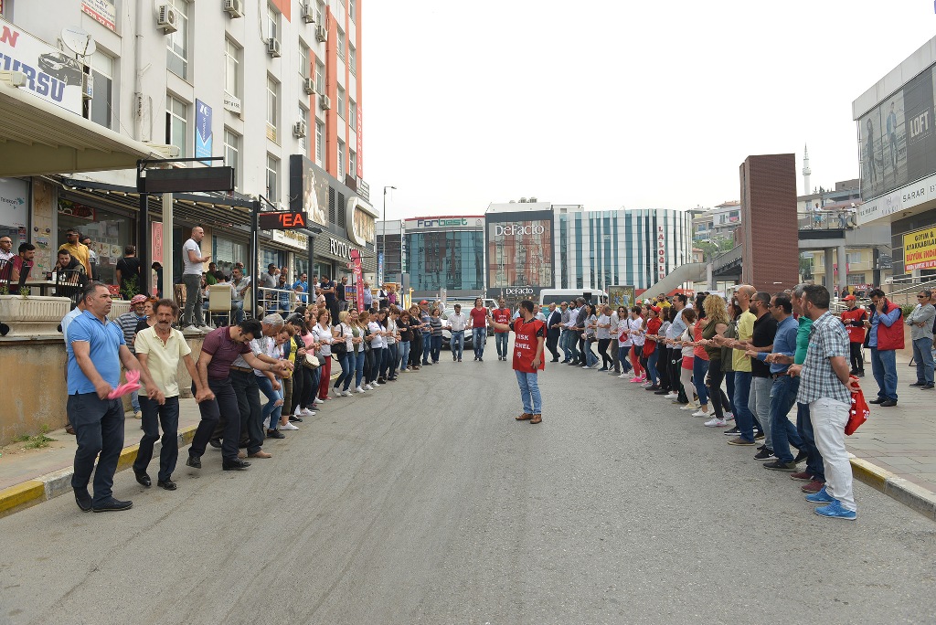 İzmir'in ilçelerinde 1 Mayıs coşkusu