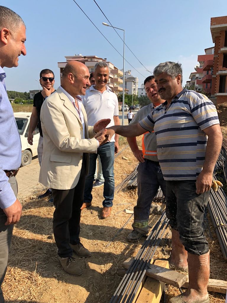 İzmir'in ilçelerinde 1 Mayıs coşkusu