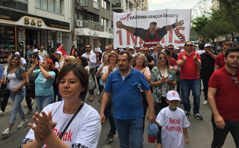 İzmir'de 1 Mayıs coşkusu
