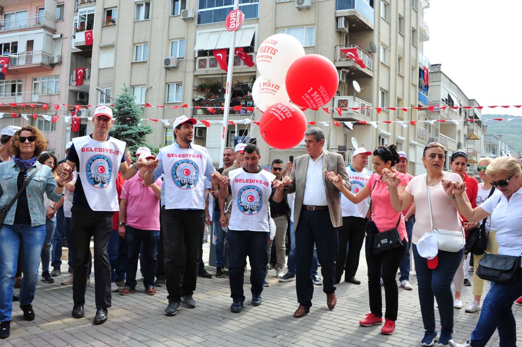 İzmir'in ilçelerinde 1 Mayıs coşkusu
