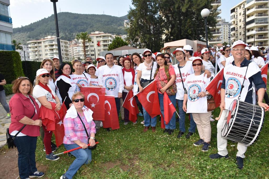 İzmir'in ilçelerinde 1 Mayıs coşkusu