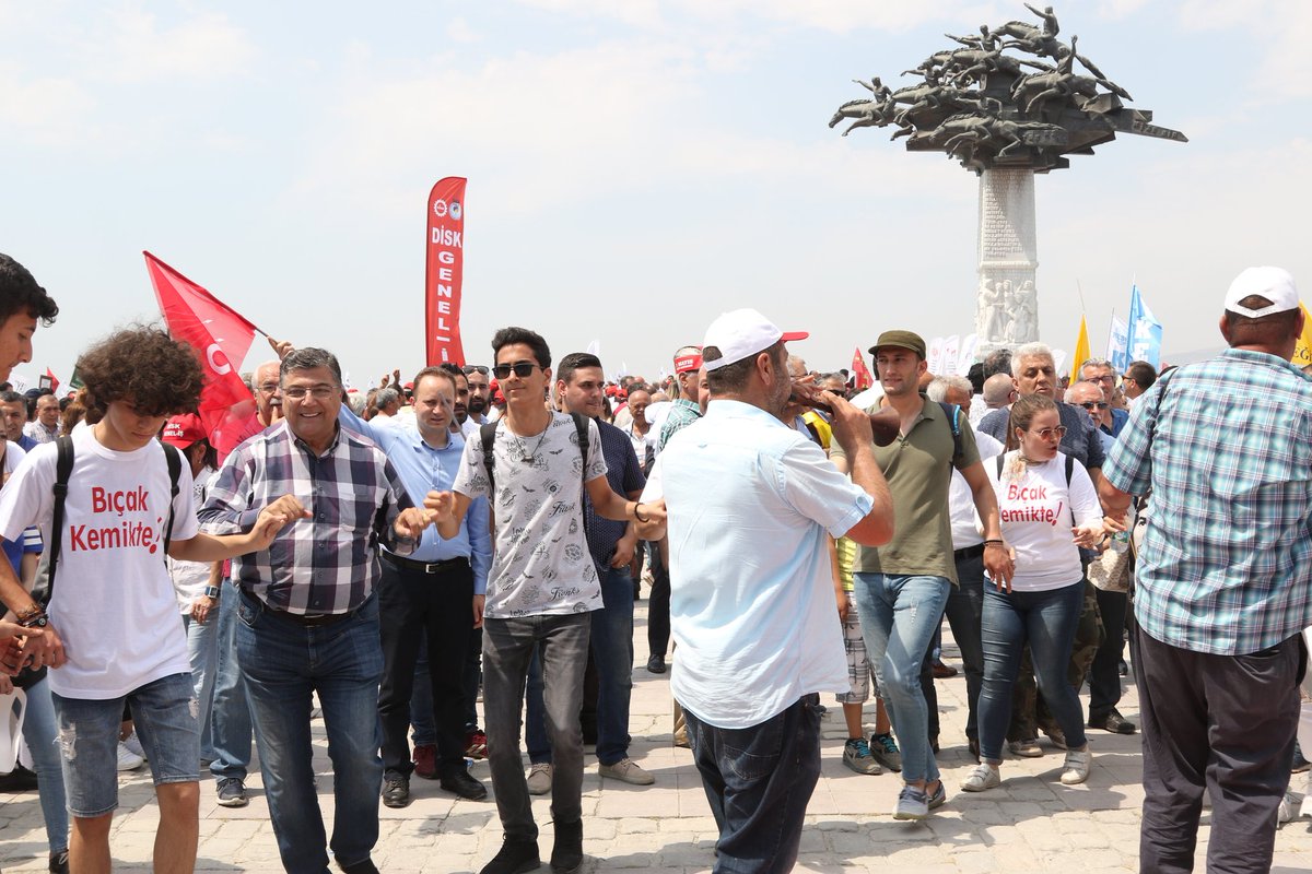 İzmir'de 1 Mayıs coşkusu
