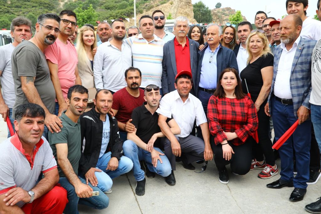 İzmir'in ilçelerinde 1 Mayıs coşkusu