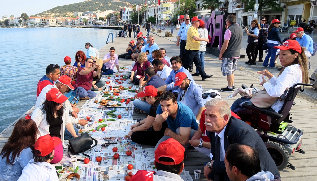 İzmir'in ilçelerinde 1 Mayıs coşkusu