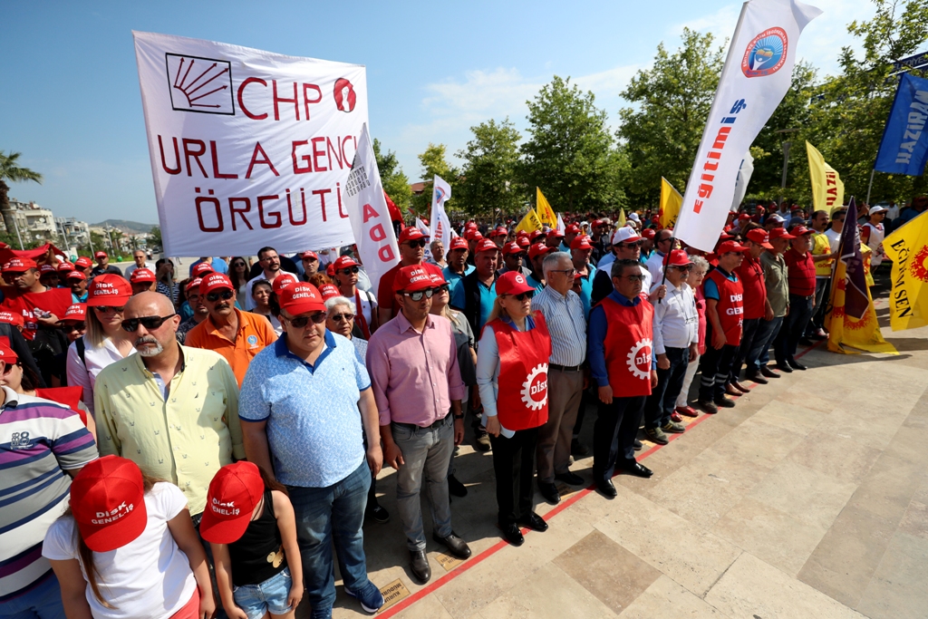 İzmir'in ilçelerinde 1 Mayıs coşkusu