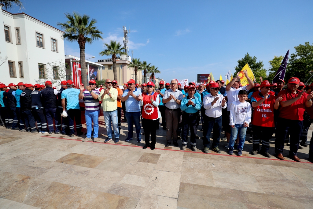 İzmir'in ilçelerinde 1 Mayıs coşkusu