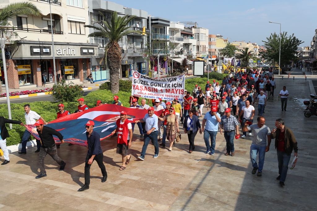 İzmir'in ilçelerinde 1 Mayıs coşkusu