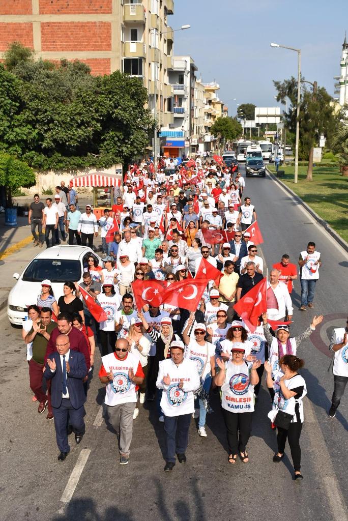 İzmir'in ilçelerinde 1 Mayıs coşkusu