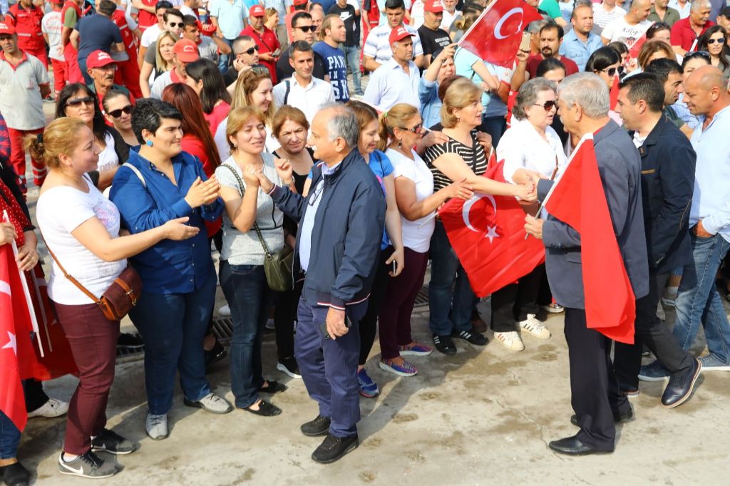İzmir'in ilçelerinde 1 Mayıs coşkusu
