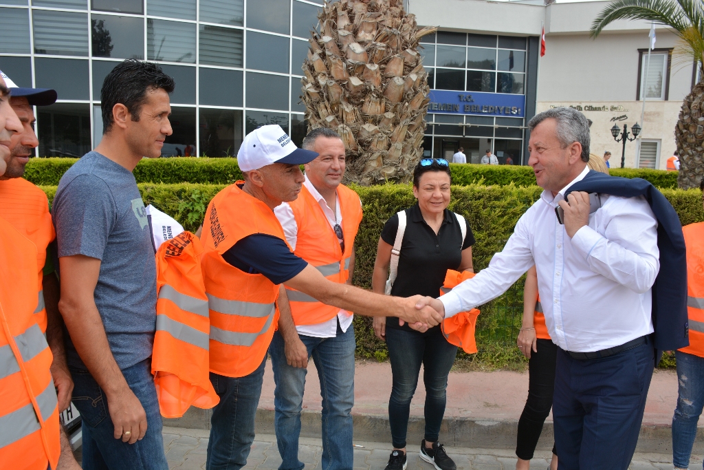 İzmir'in ilçelerinde 1 Mayıs coşkusu
