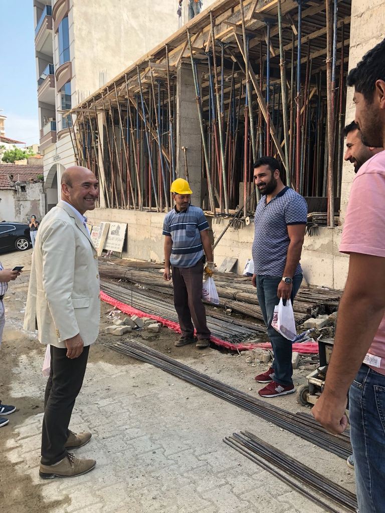 İzmir'in ilçelerinde 1 Mayıs coşkusu