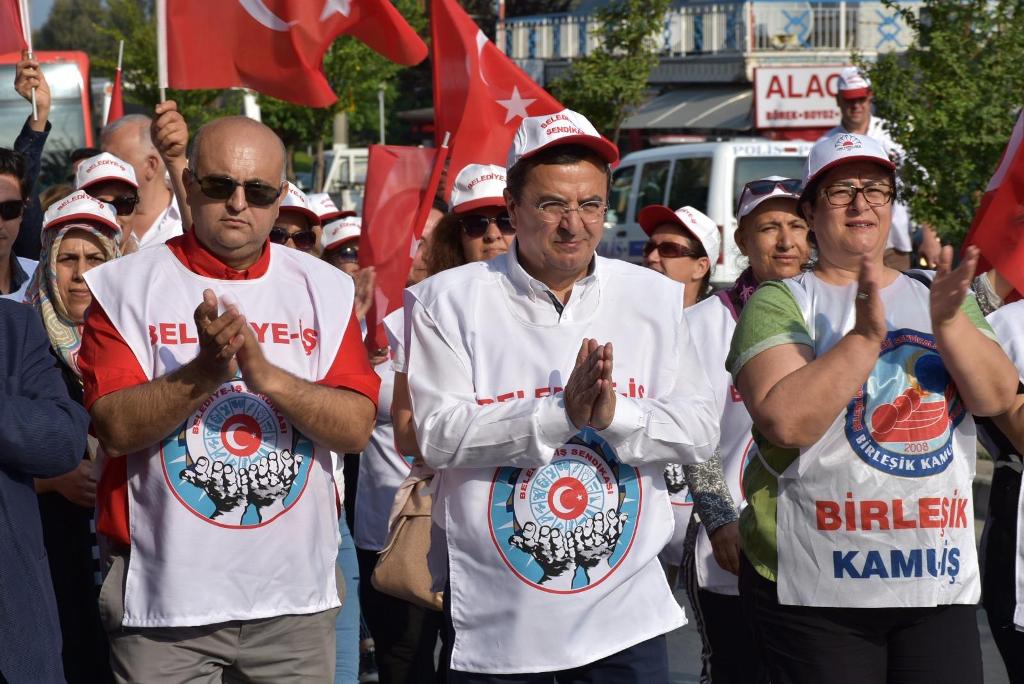 İzmir'in ilçelerinde 1 Mayıs coşkusu