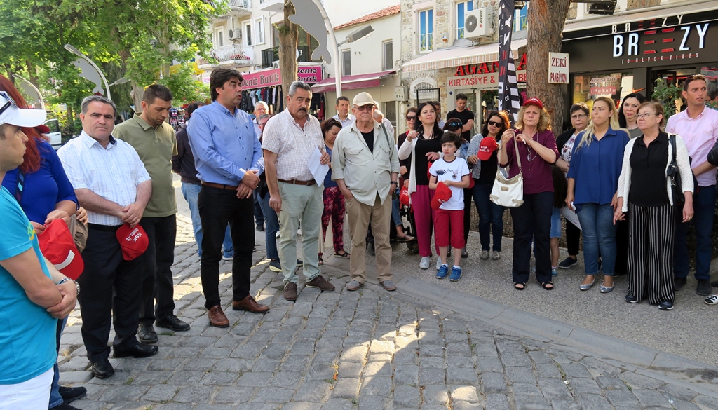İzmir'in ilçelerinde 1 Mayıs coşkusu