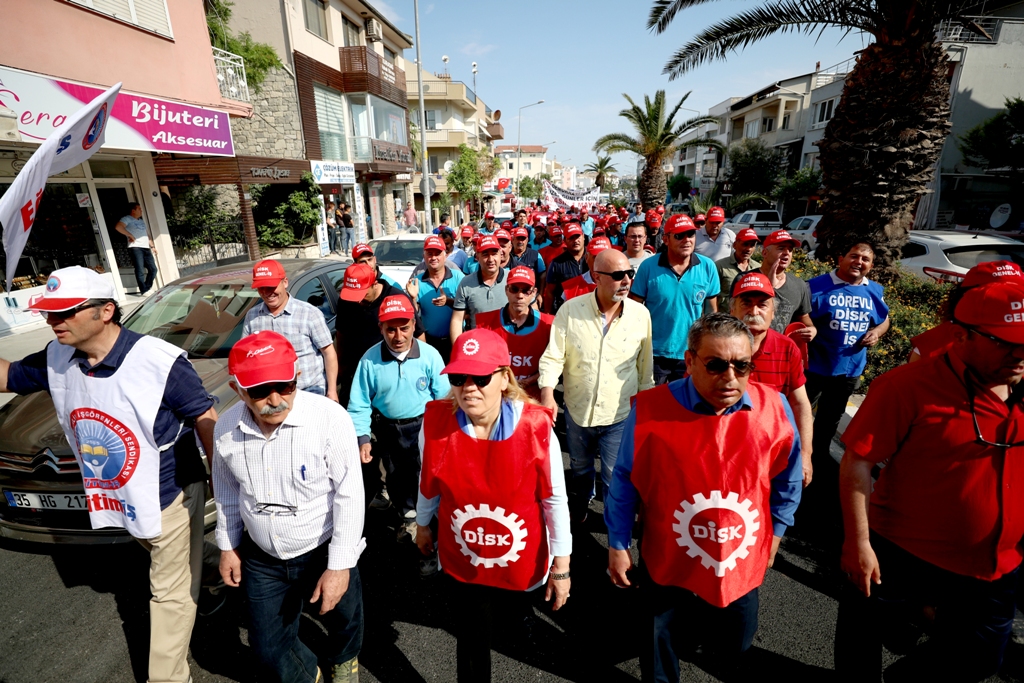İzmir'in ilçelerinde 1 Mayıs coşkusu