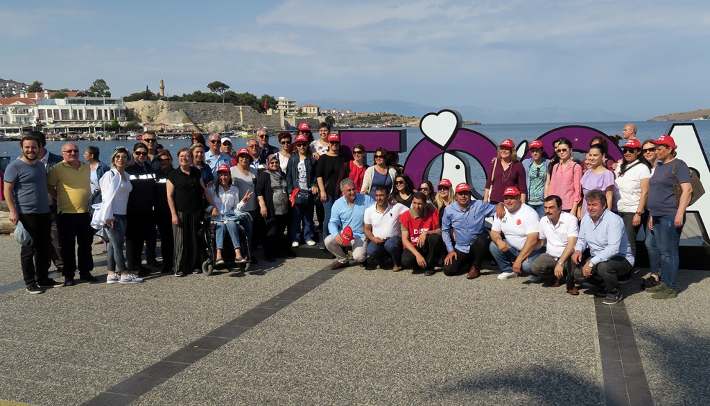 İzmir'in ilçelerinde 1 Mayıs coşkusu