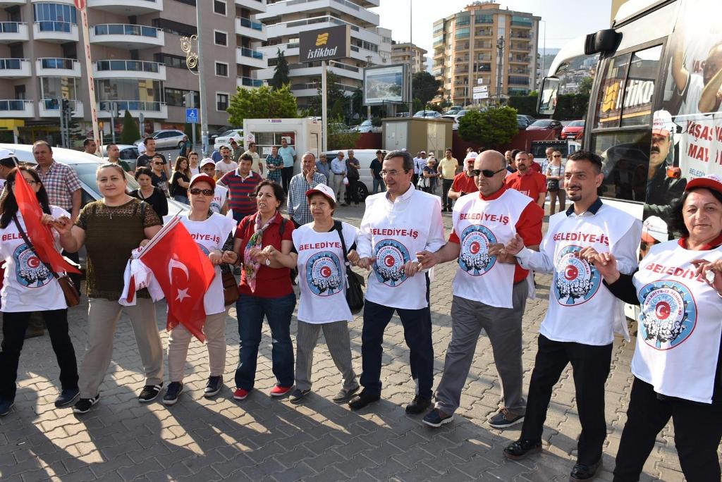İzmir'in ilçelerinde 1 Mayıs coşkusu