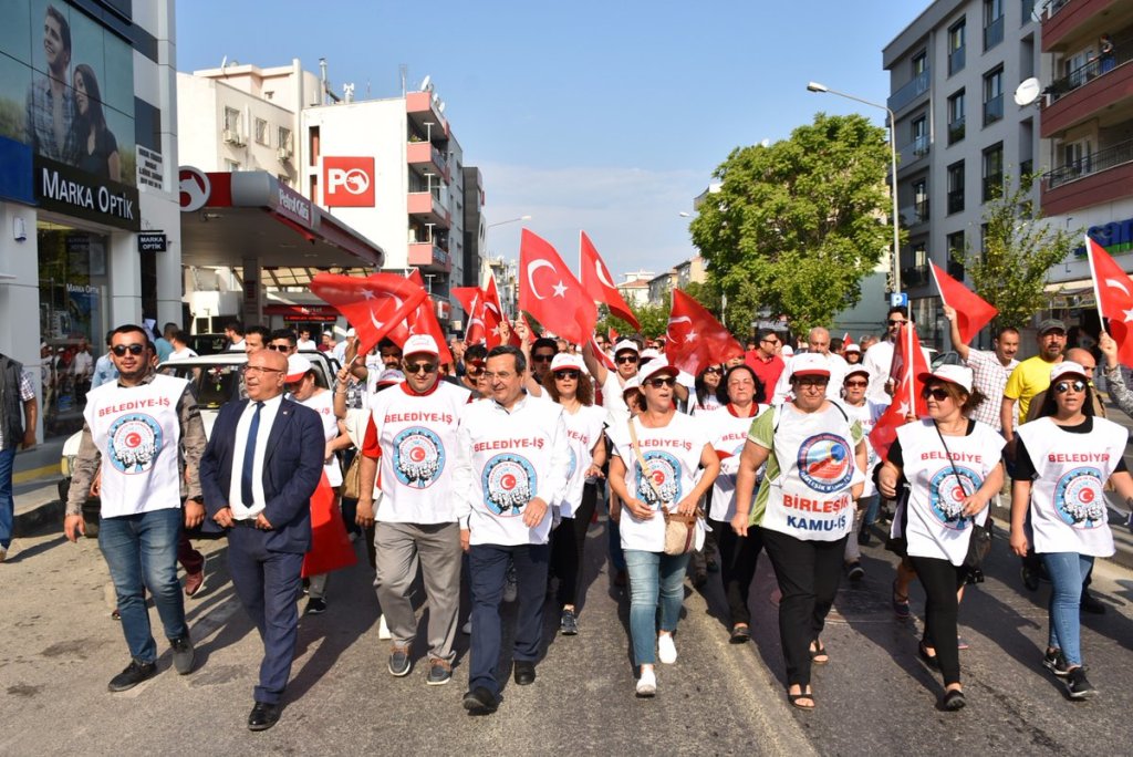 İzmir'in ilçelerinde 1 Mayıs coşkusu