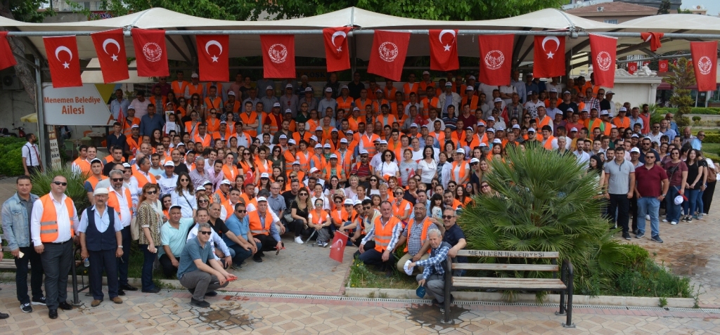 İzmir'in ilçelerinde 1 Mayıs coşkusu