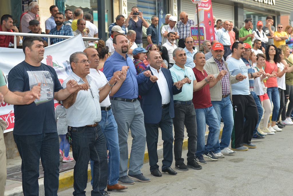 İzmir'in ilçelerinde 1 Mayıs coşkusu