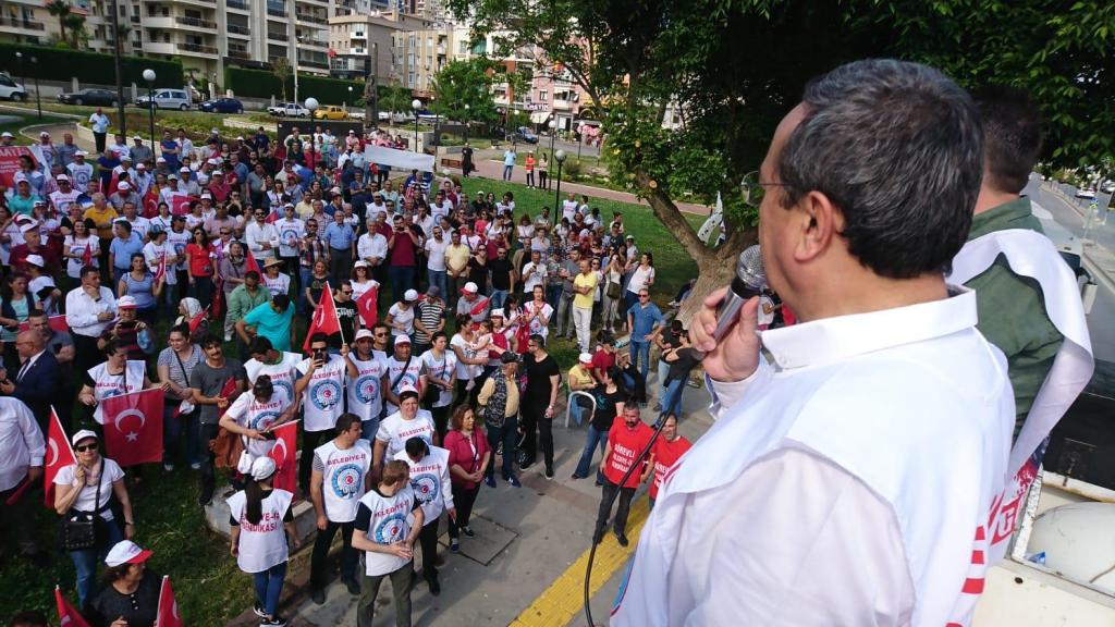 İzmir'in ilçelerinde 1 Mayıs coşkusu