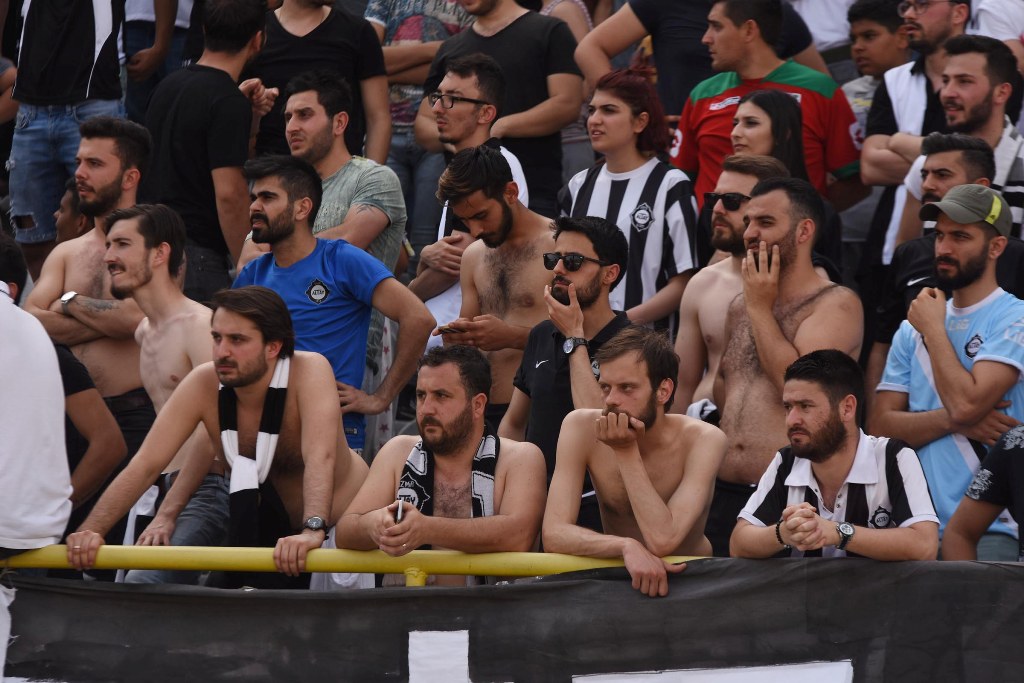 Atatürk Stadı'nda siyah-beyaz şov