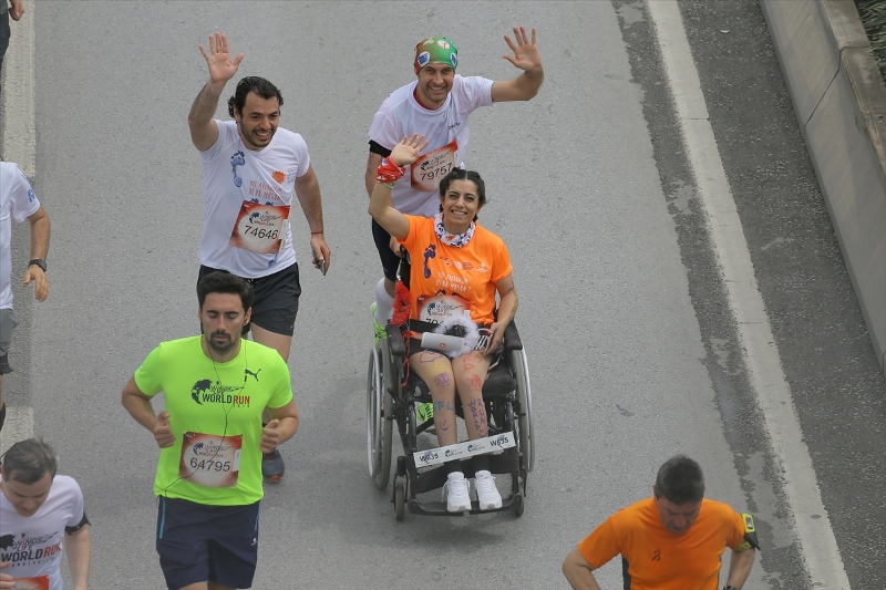 8 bin İzmirli koşamayanlar için koştu