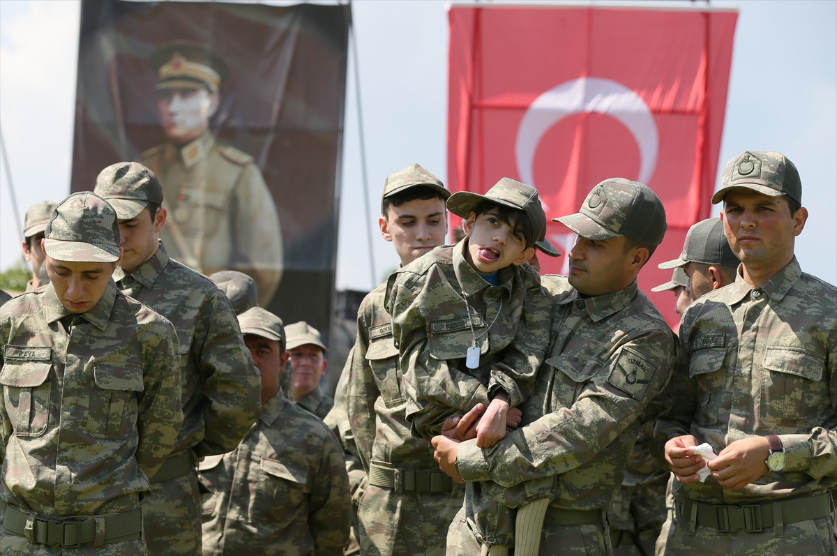 Bir günlük asker oldular