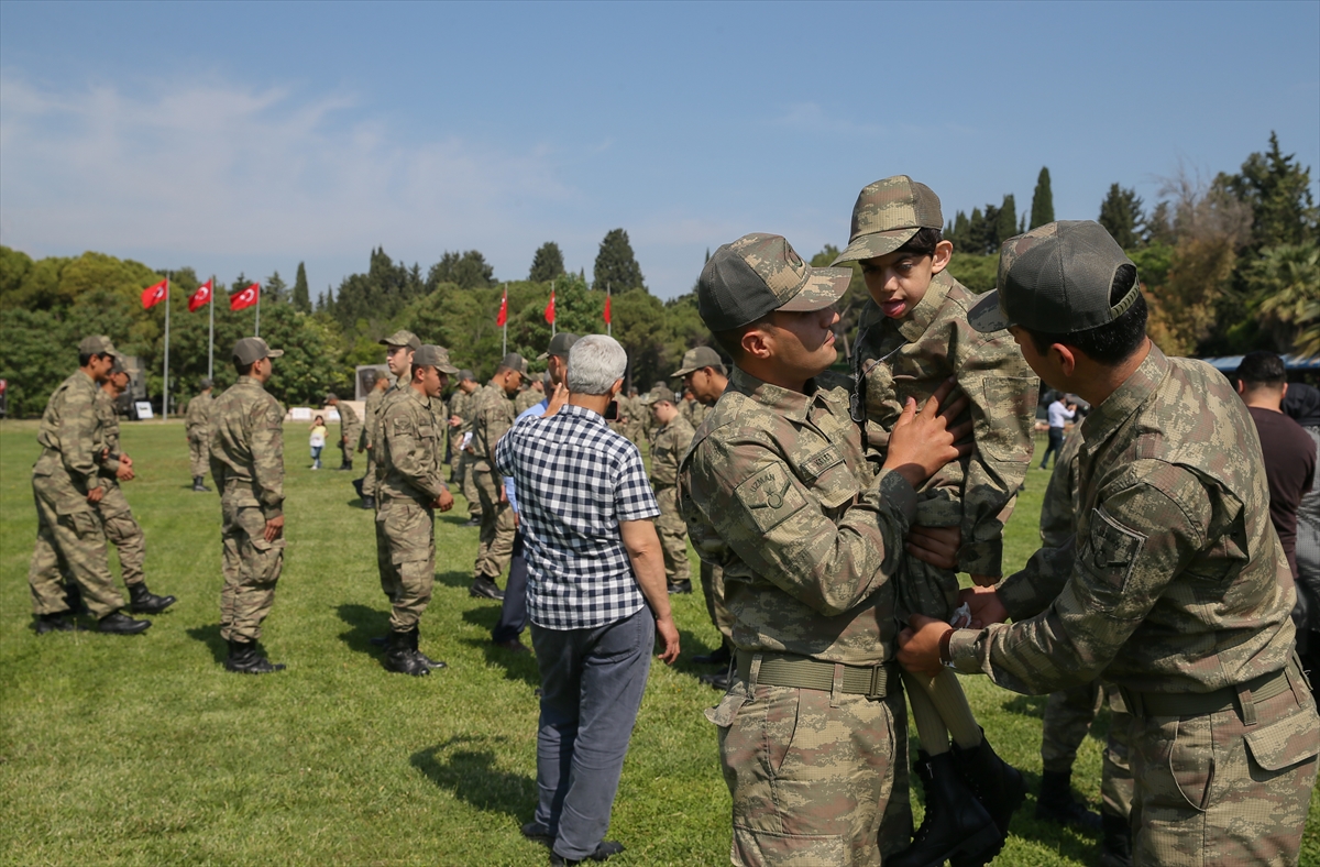 Bir günlük asker oldular