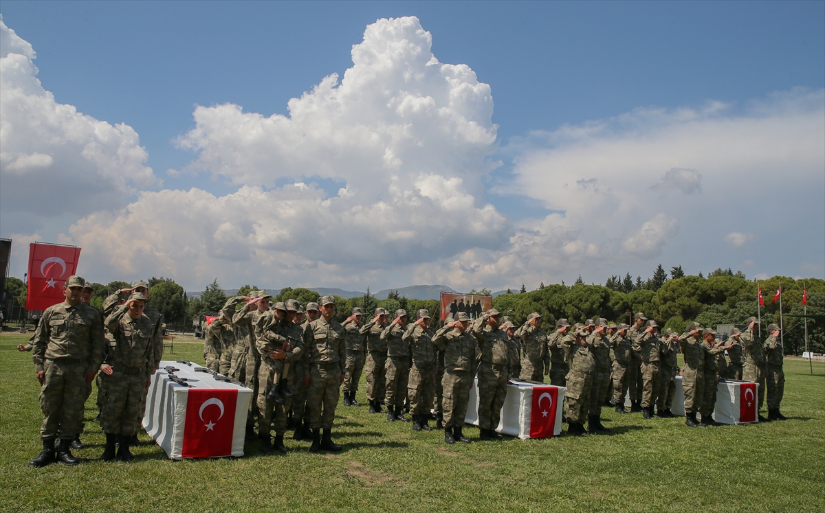 Bir günlük asker oldular