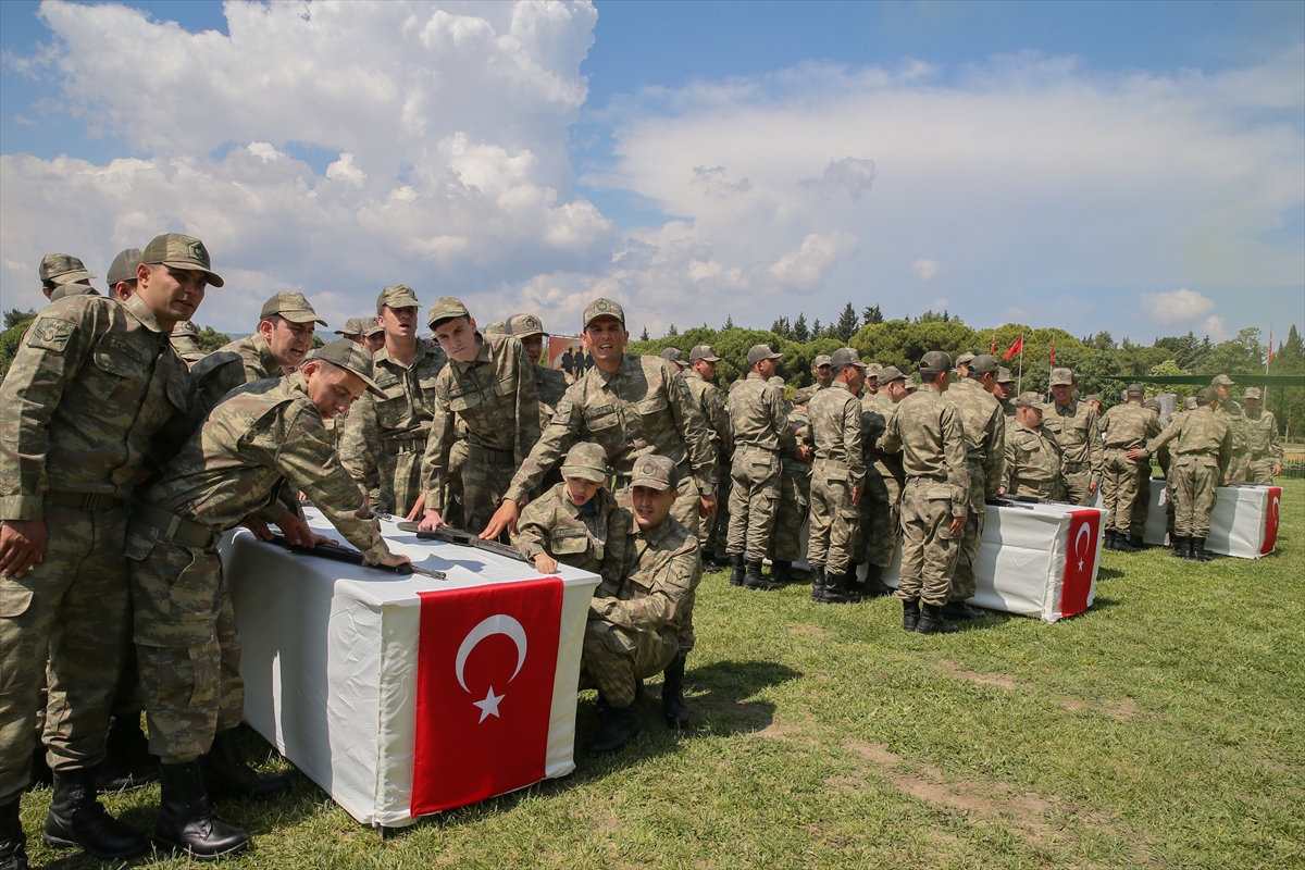Bir günlük asker oldular