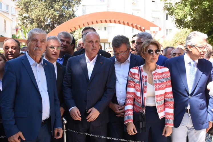 İnce'den miting öncesi İzmir'de sürpriz ziyaret!