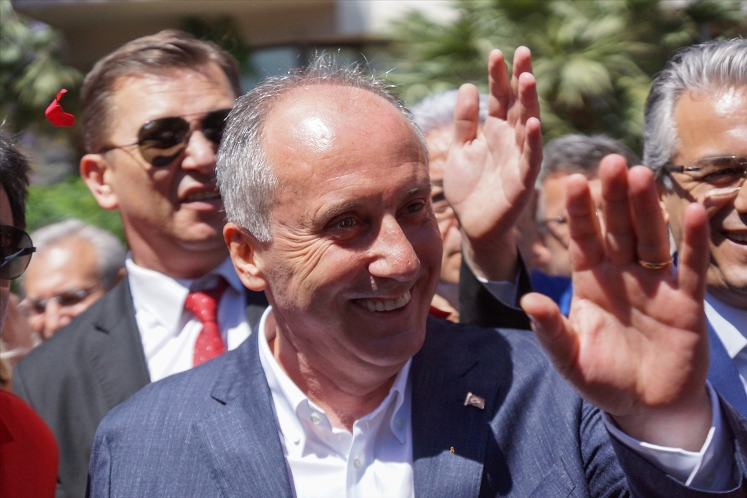 İnce'den miting öncesi İzmir'de sürpriz ziyaret!