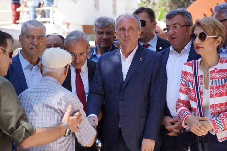İnce'den miting öncesi İzmir'de sürpriz ziyaret!