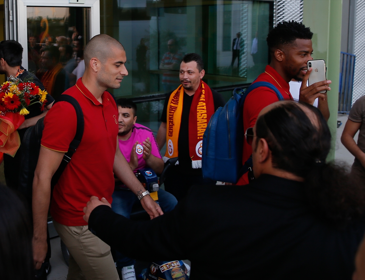 Galatasaray İzmir'de tezahüratlarla karşılandı