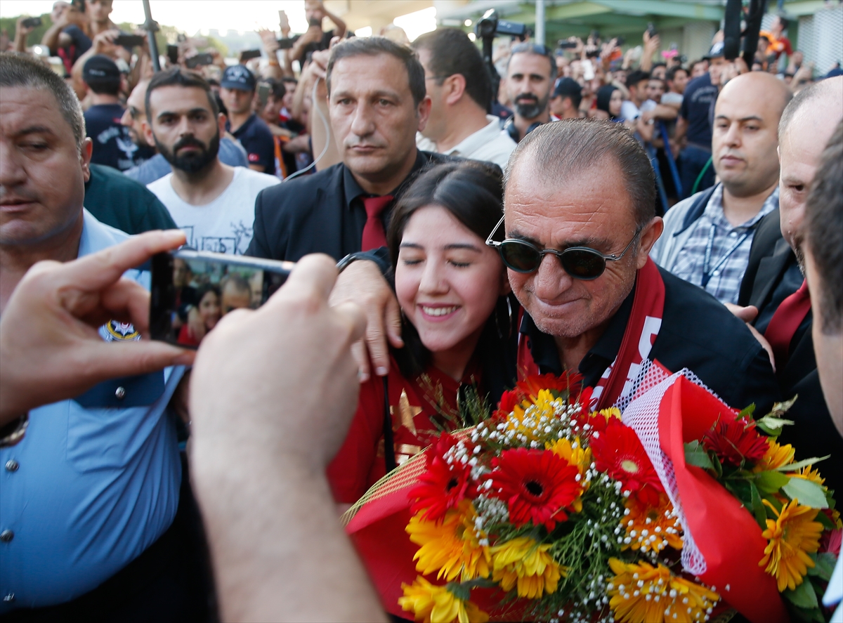 Galatasaray İzmir'de tezahüratlarla karşılandı