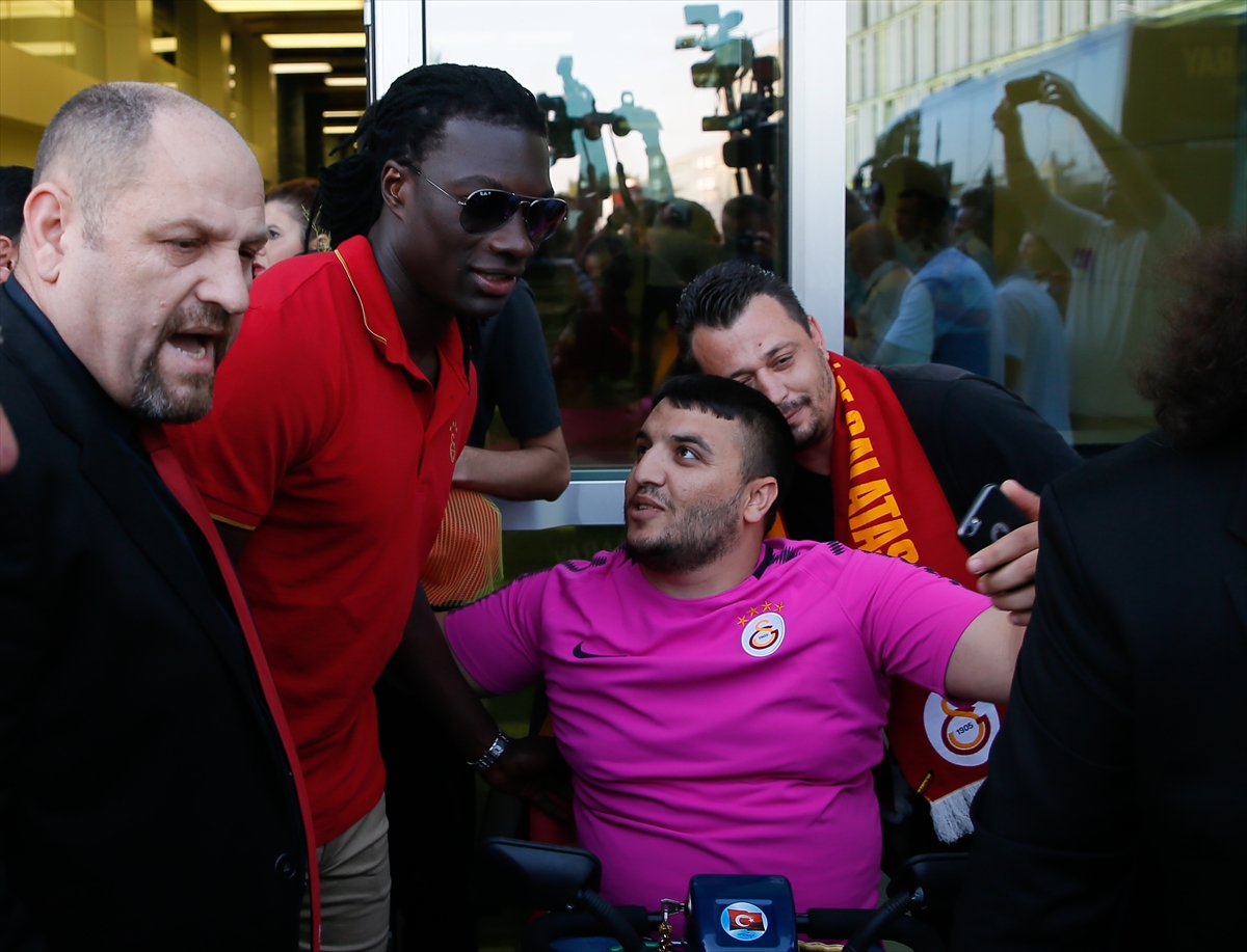 Galatasaray İzmir'de tezahüratlarla karşılandı