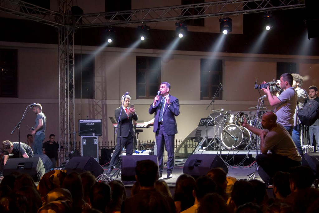 Gürsel Erol'u 10 binler uğurladı