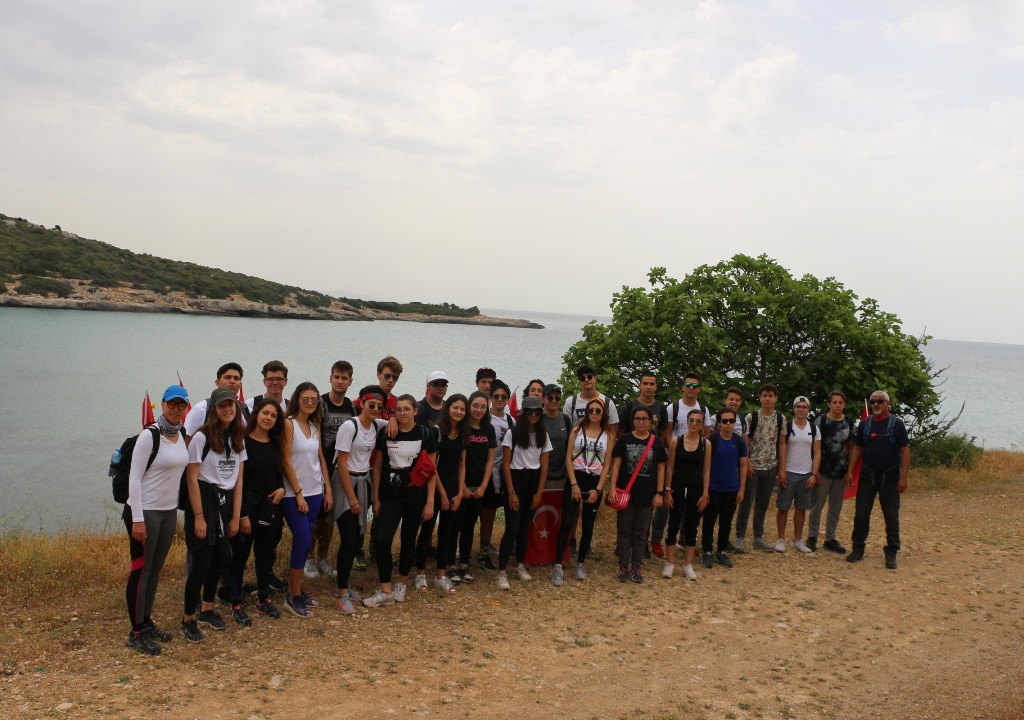İzmir'in dağlarında Ata'ya saygı yürüyüşü