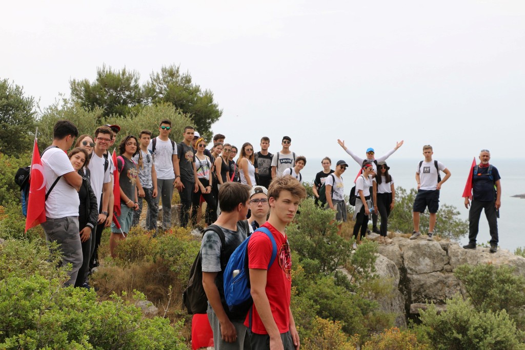 İzmir'in dağlarında Ata'ya saygı yürüyüşü
