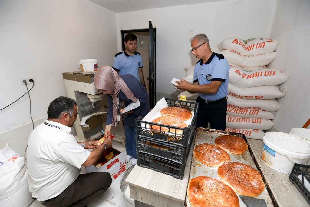 Buca Zabıtası gıda terörüne dur dedi