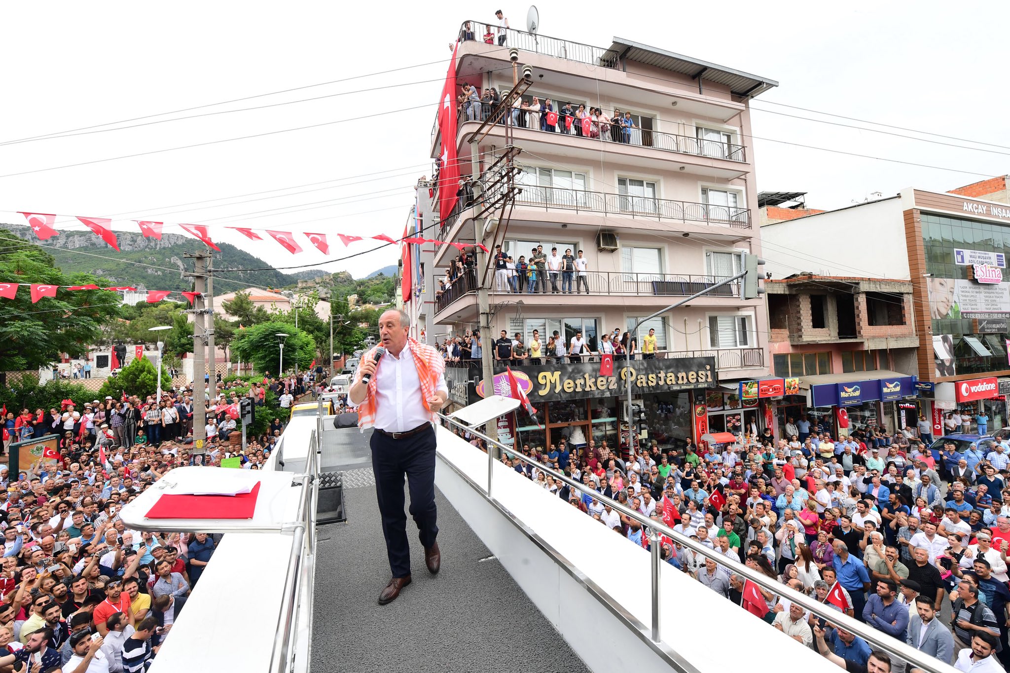 Muharrem İnce İzmir'de!