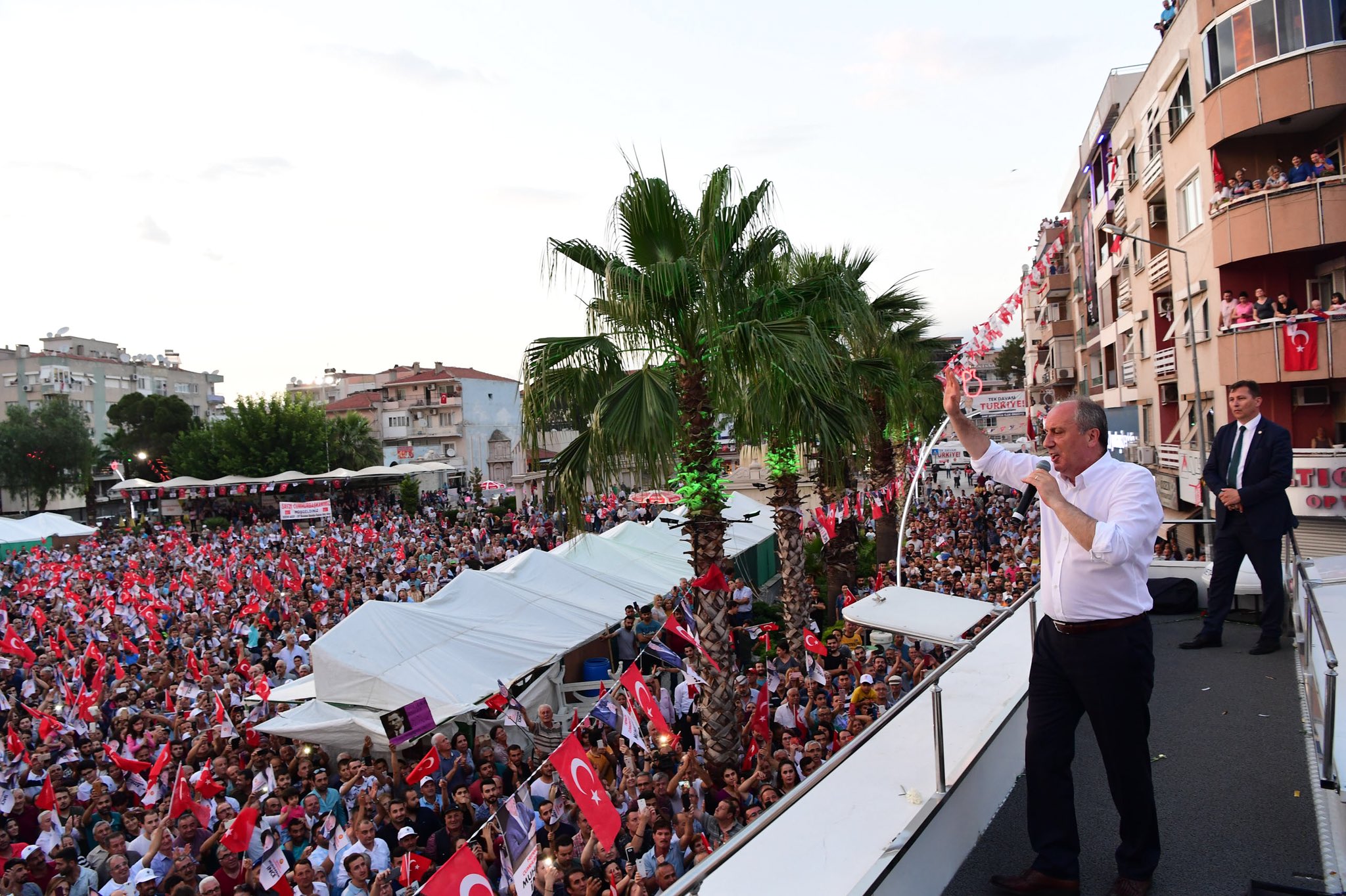 Muharrem İnce İzmir'de!