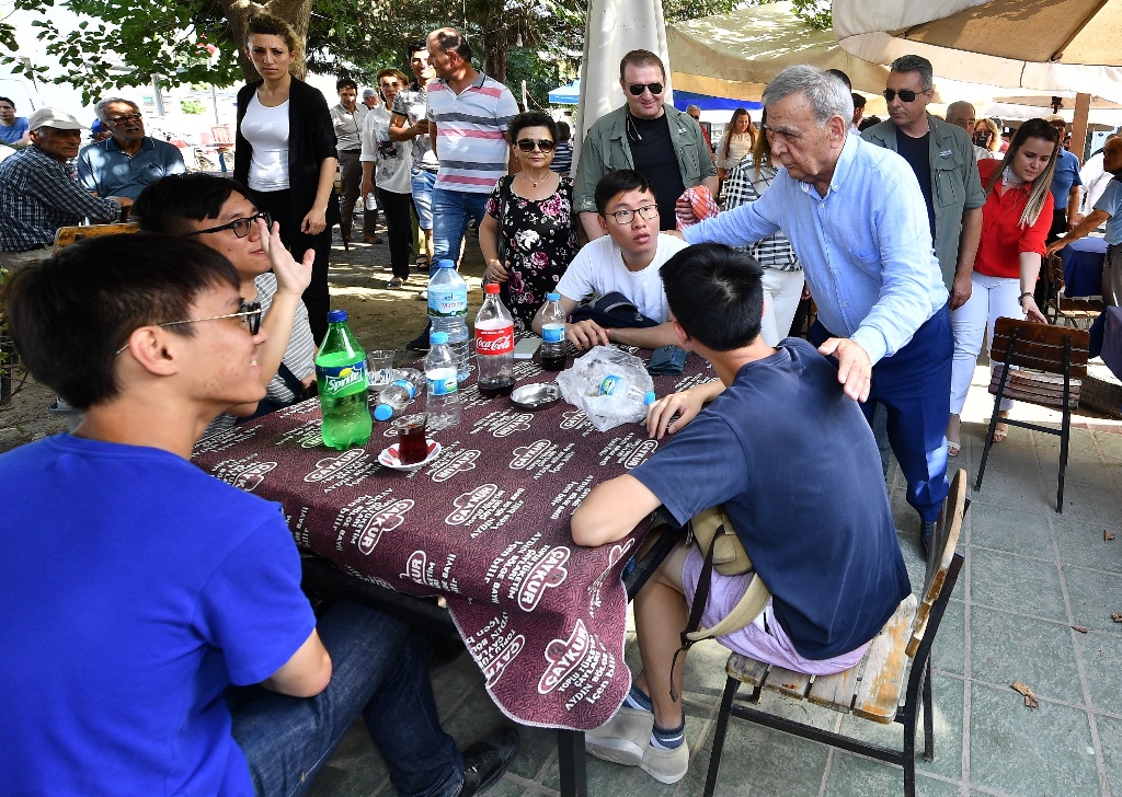 Başkan Kocaoğlu'dan 3 ilçeye çıkarma
