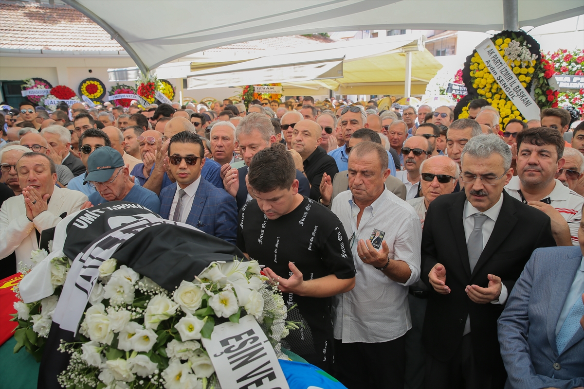 Kayıhan son yolculuğuna uğurlandı