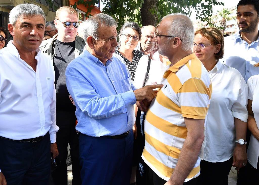 Başkan Kocaoğlu'dan 3 ilçeye çıkarma