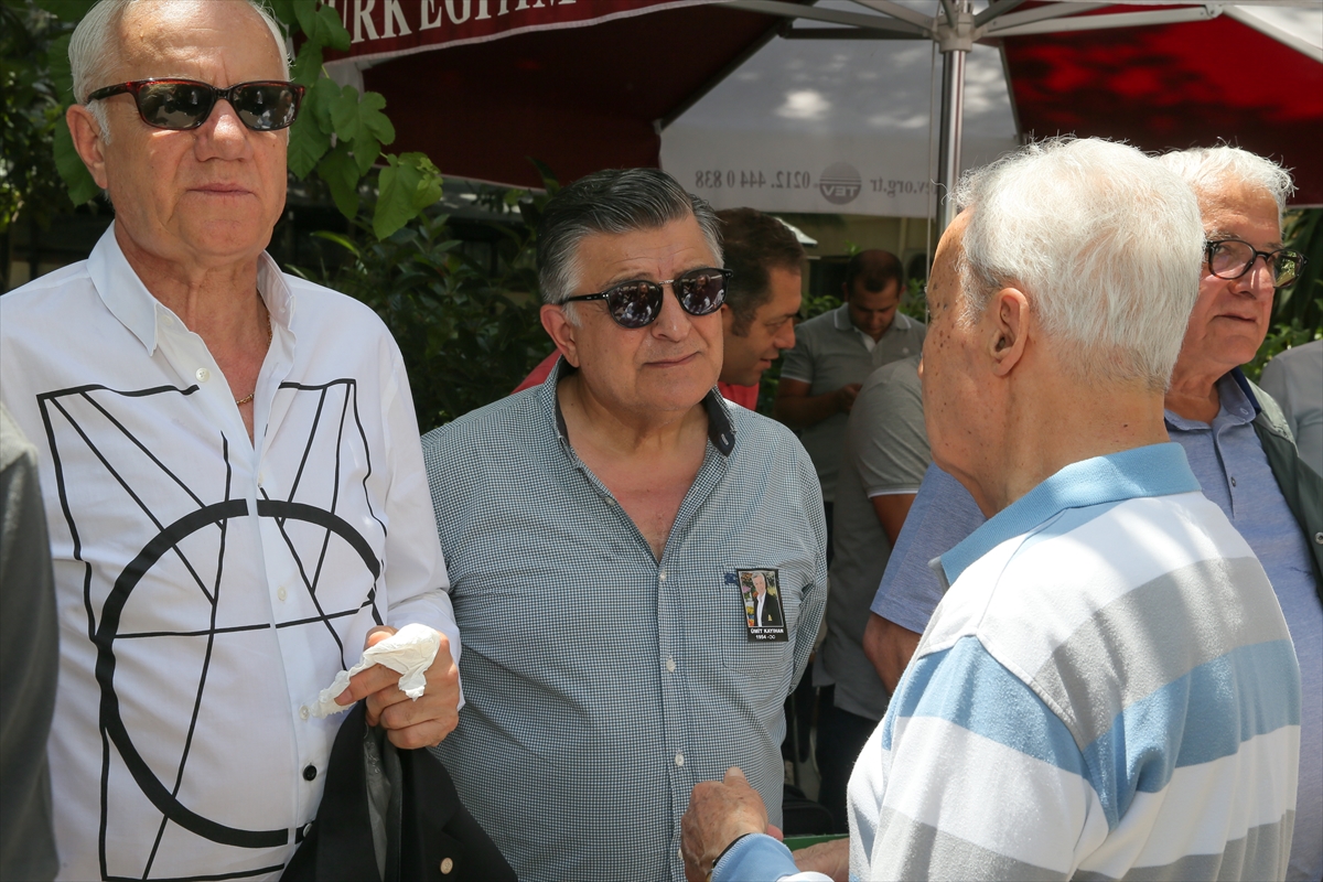 Kayıhan son yolculuğuna uğurlandı