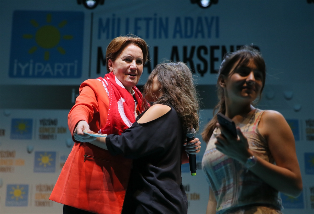 Akşener Gündoğdu'da İzmirlilerle buluştu!